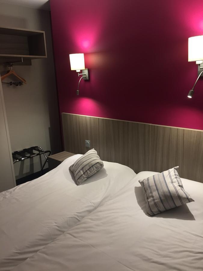 Hotel Du Commerce La Châtre Esterno foto