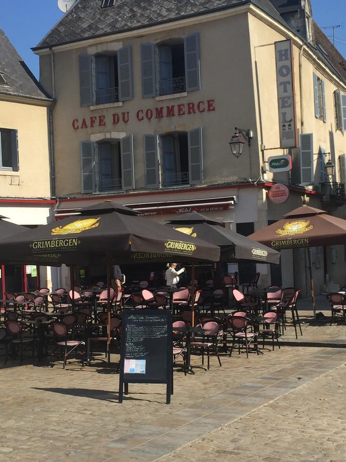Hotel Du Commerce La Châtre Esterno foto